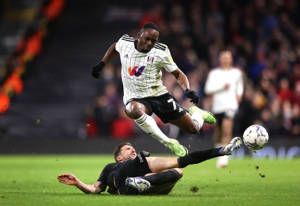  尤文图斯防线送礼不断遭弱旅逼平丢榜首  