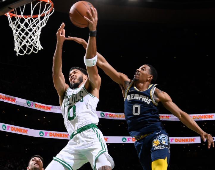  莫兰特暴力扣篮点燃全场，灰熊末节攻势带走胜利