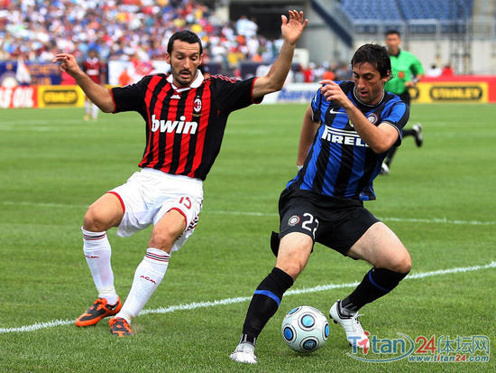  罗马城上演德比大战，拉齐奥惜败狼王显威风