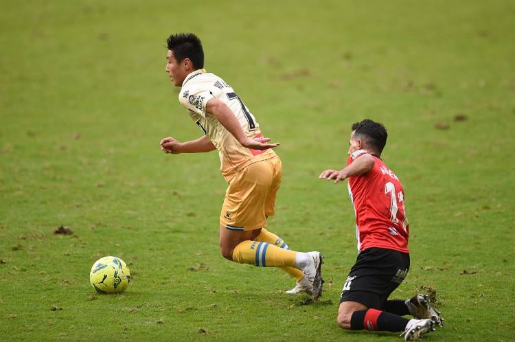  亚琛前锋嗅觉敏锐，抢点射门尽显杀手本色