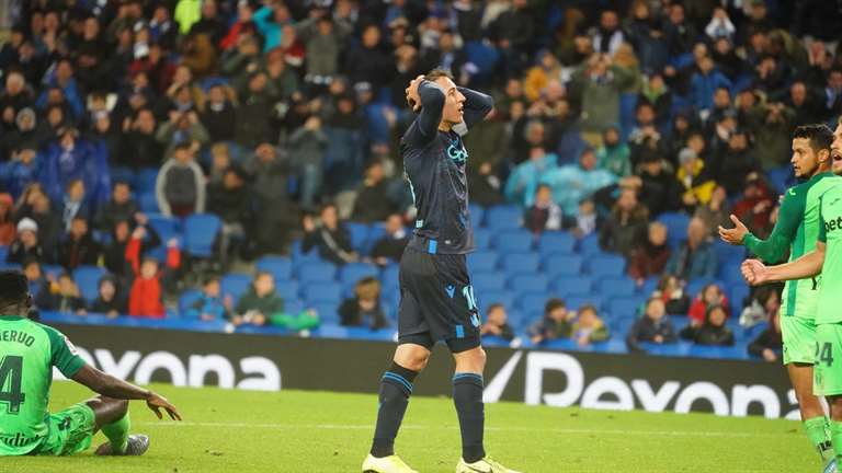  埃弗顿逼平领头羊曼城，戴奇防守反击战术获赞誉