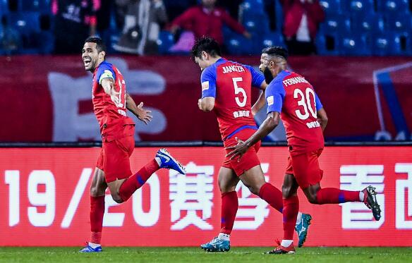  拉齐奥定位球制胜，蓝鹰防线筑起钢铁长城